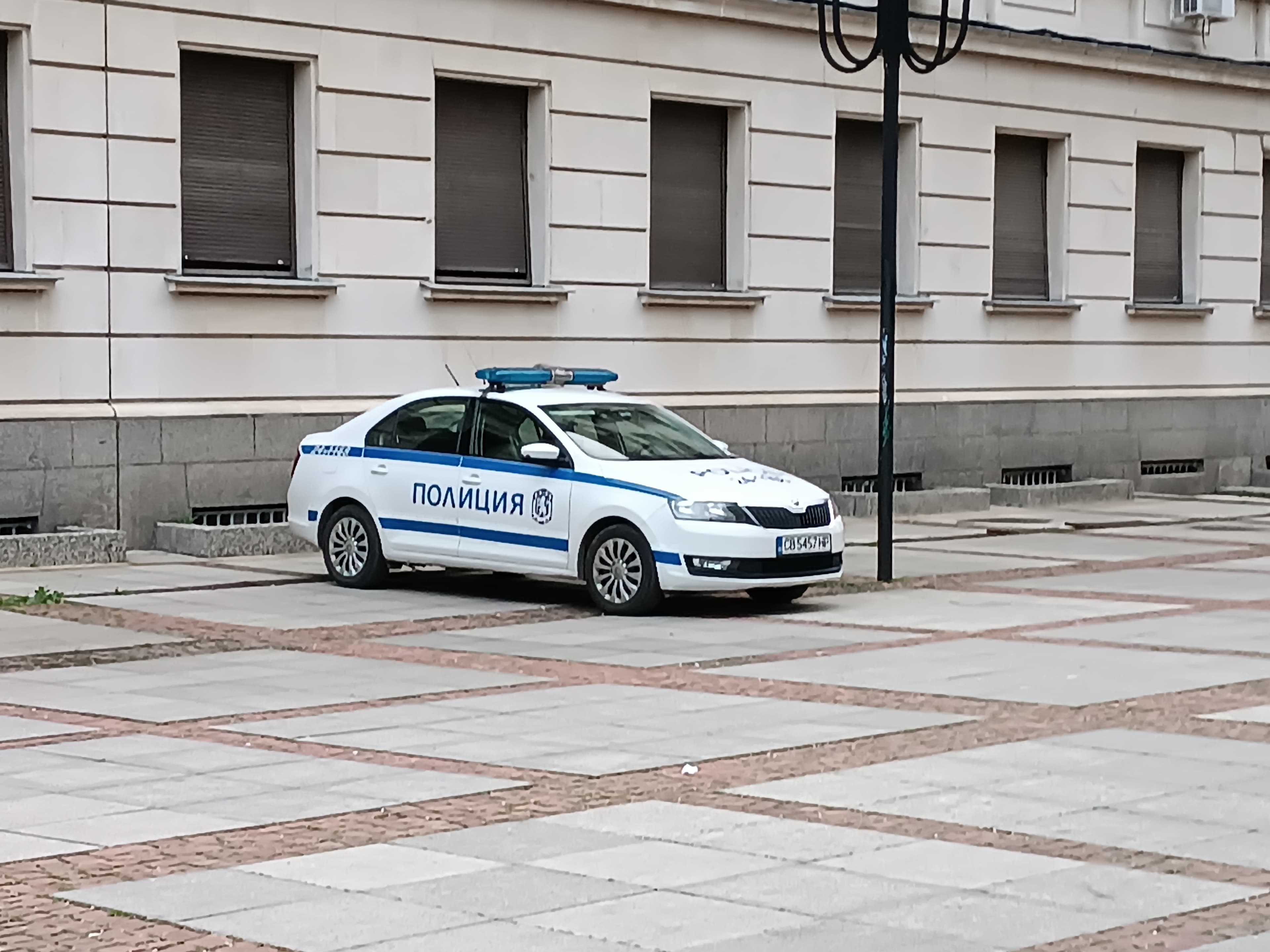 Снимка към „Сигнали за взривни устройства предизвикаха евакуации в редица градове“