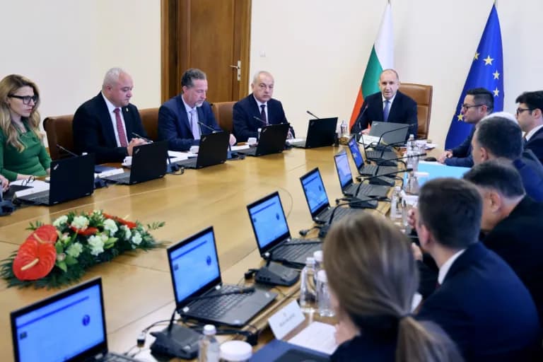 Снимка към „Радев: Силната охрана на границите е от решаващо значение за сигурността“