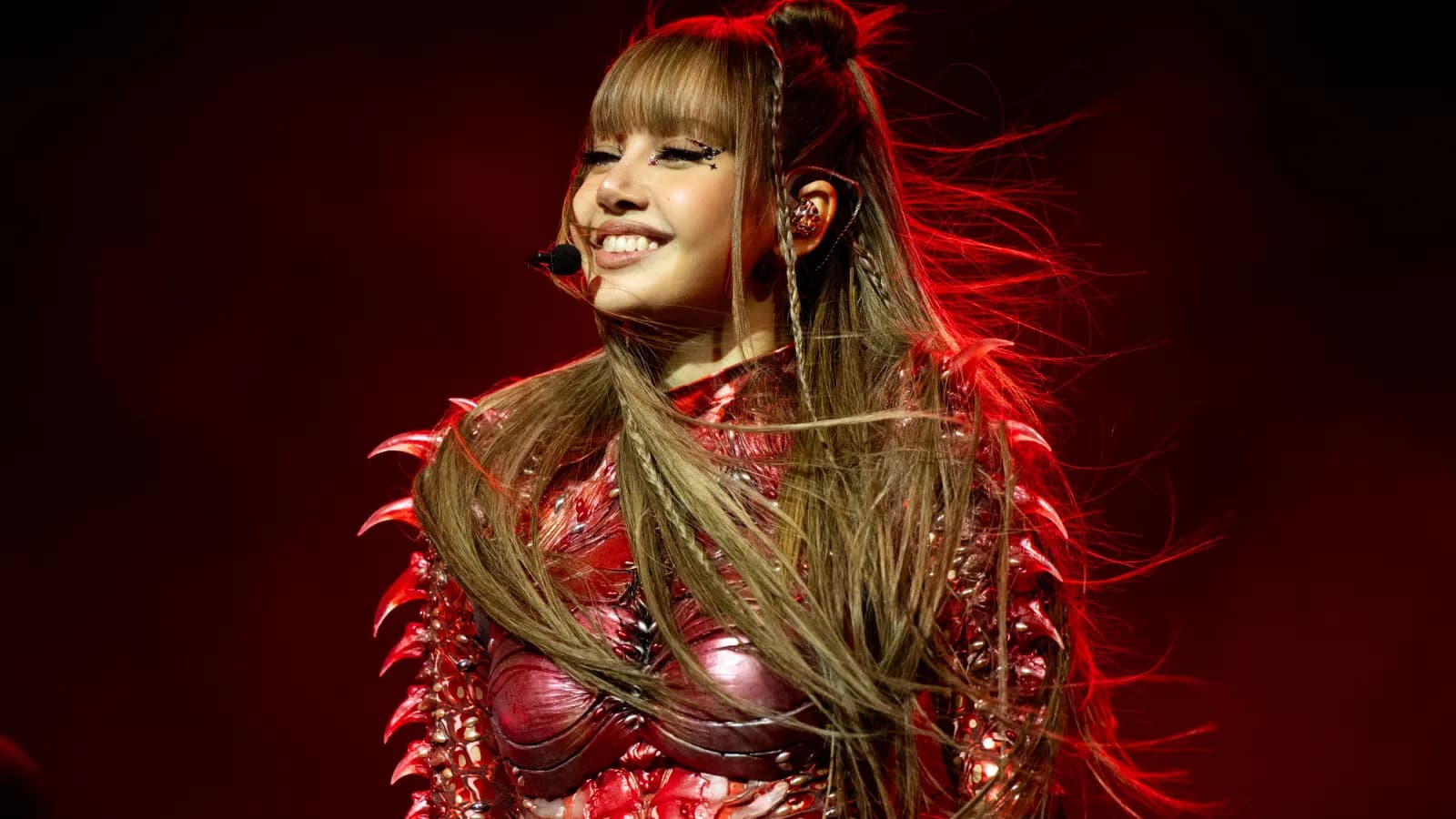 Снимка към „Документален филм показва реакцията на Лиса от Blackpink след скандала със стари видеозаписи“