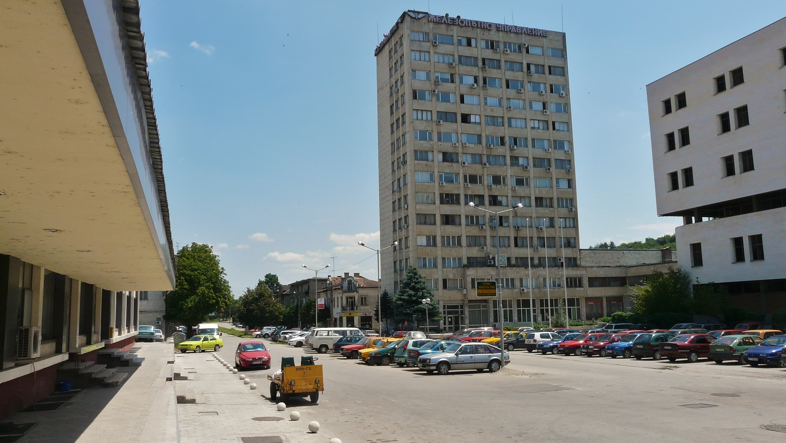 Снимка към „Двама пострадаха при удар на АТВ във фонтан в Горна Оряховица“