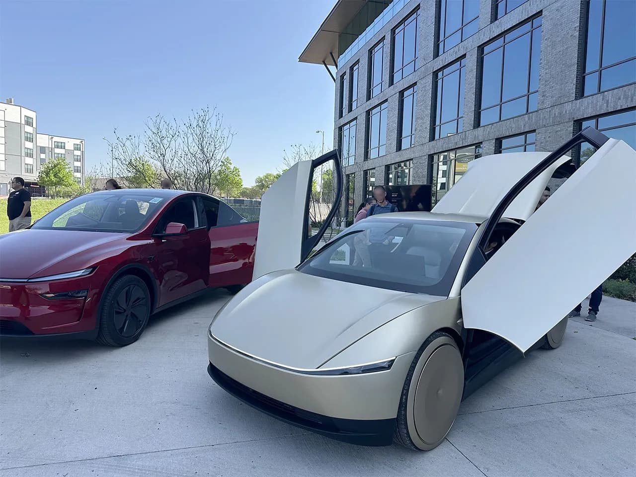 Снимка към „Tesla подготвя роботакси парк с автомобили на клиенти“