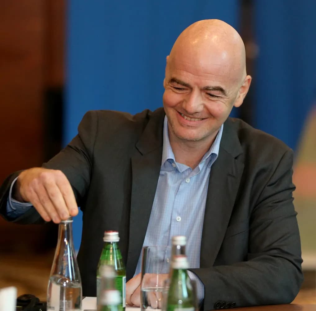 Снимка към „Шейх Салман подкрепи Инфантино за нов мандат начело на ФИФА“