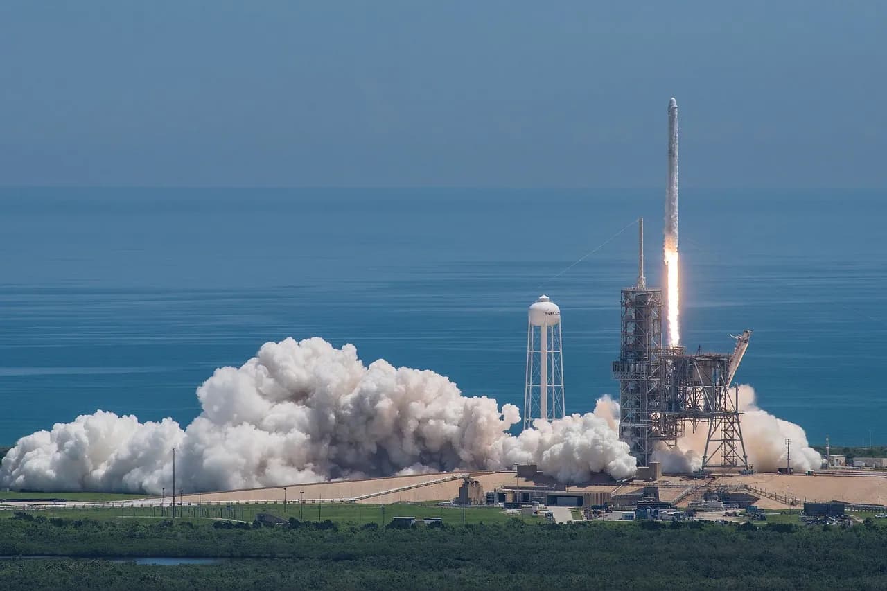 Снимка към „Илон Мъск обеща акции на SpaceX за всяко дете в САЩ“