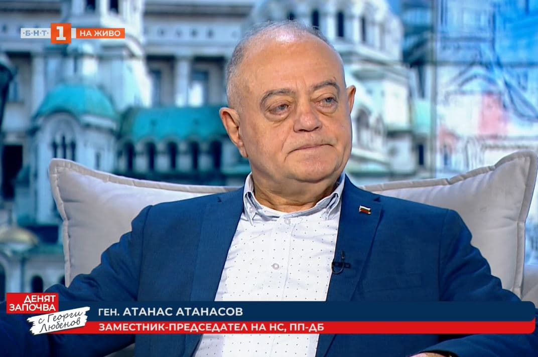 Снимка към „Атанас Атанасов свърза позициите на Радев и Йотова за Русия с президентския вот“