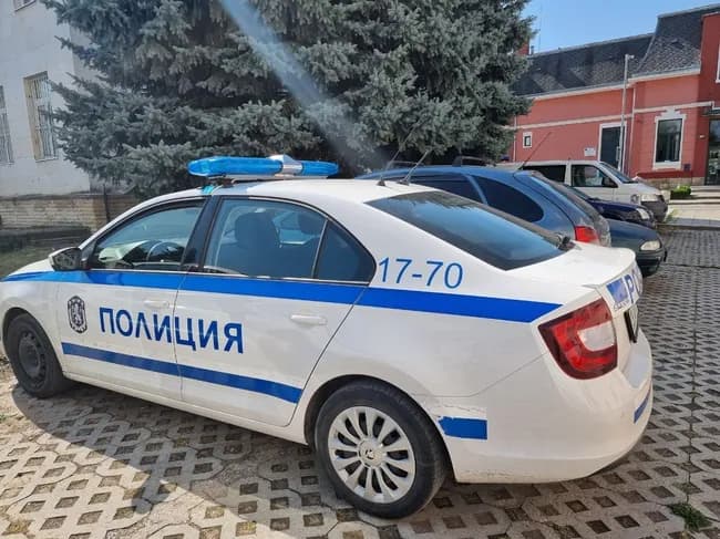 Снимка към „14-годишен катастрофира с колата на баща си в Разградско“