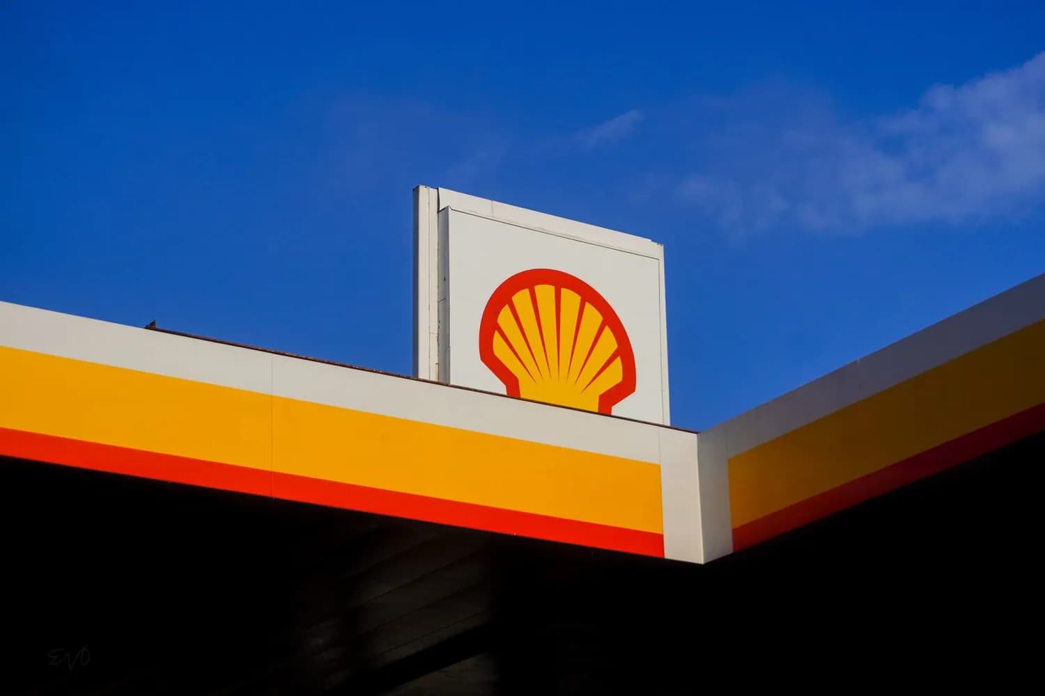 Снимка към „Shell почти удвои печалбата си на фона на войната в Близкия изток“