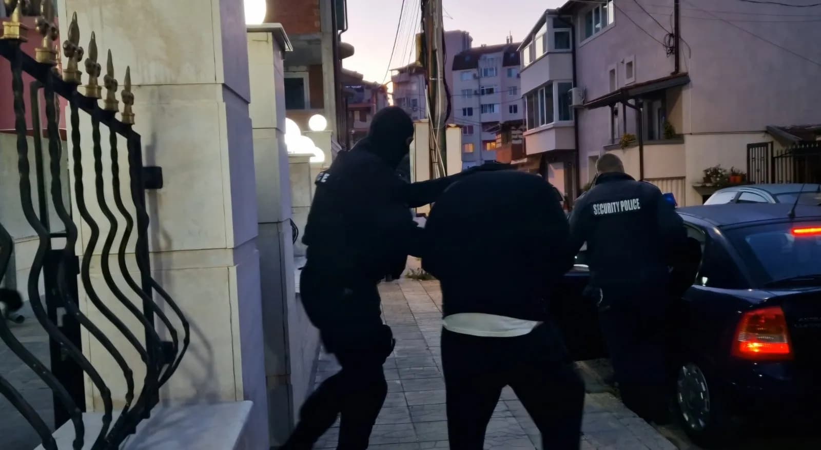 Снимка към „15 задържани при полицейска операция в Благоевградско“