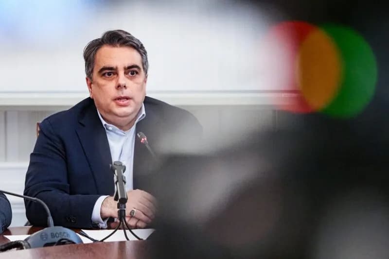 Снимка към „Асен Василев обвини управляващите, че крият бюджета за 2027 г.“