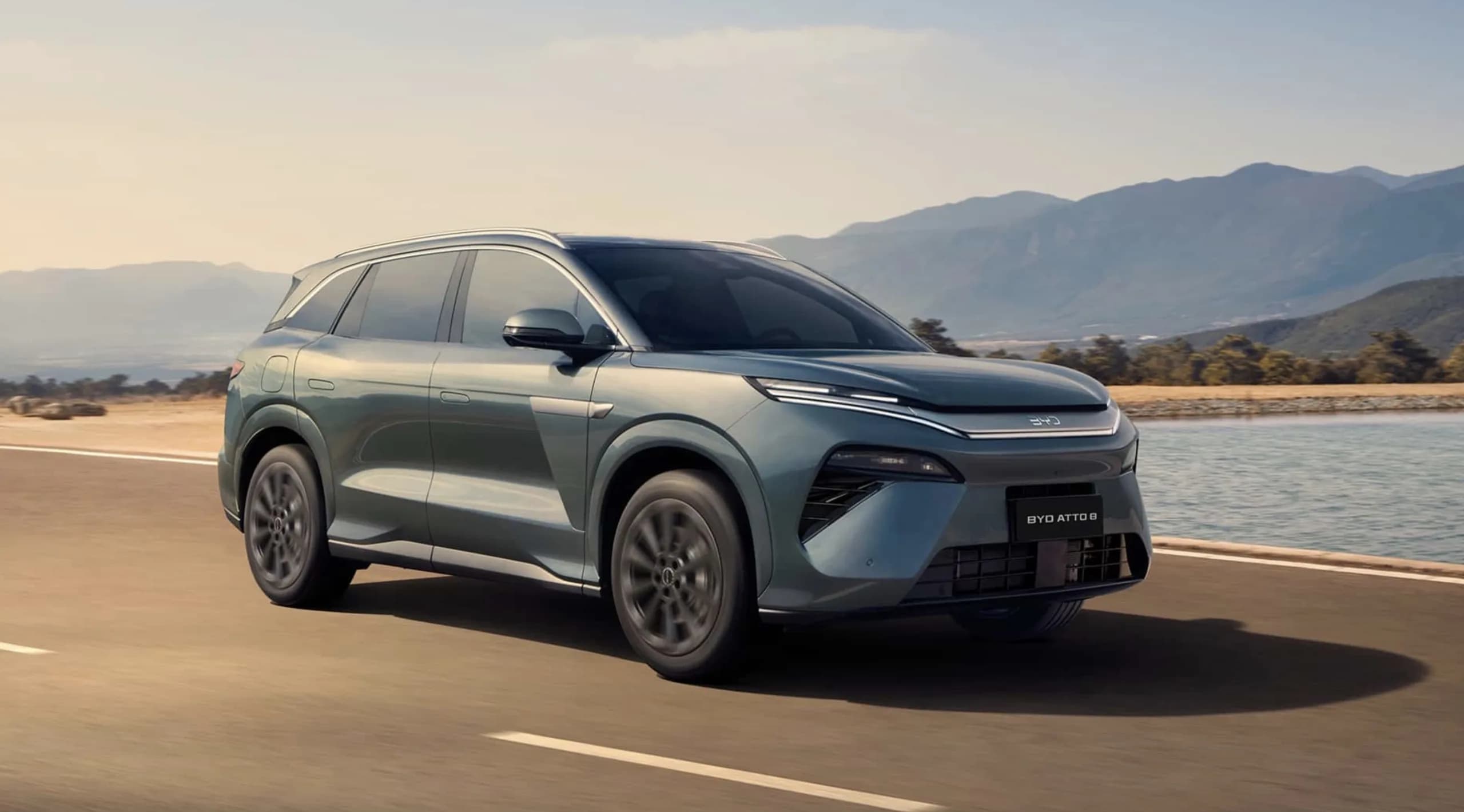 Снимка към „BYD представи седемместния електрически SUV Atto 8 с пробег над 400 мили“