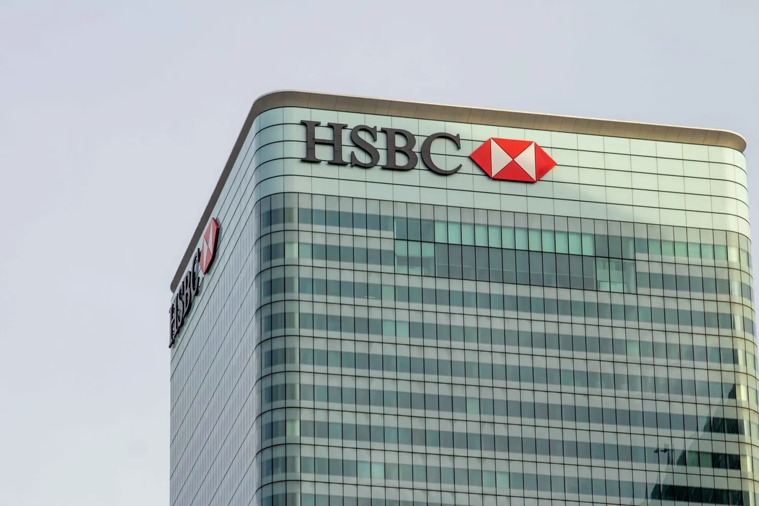 Снимка към „Европейските борси отстъпват под натиска на HSBC и протестите във Франция“