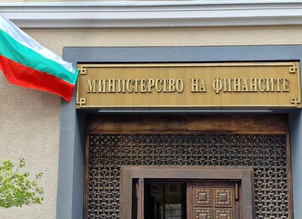 Снимка към „Предлагат 7% данък върху ваучерите и по-висок осигурителен таван“