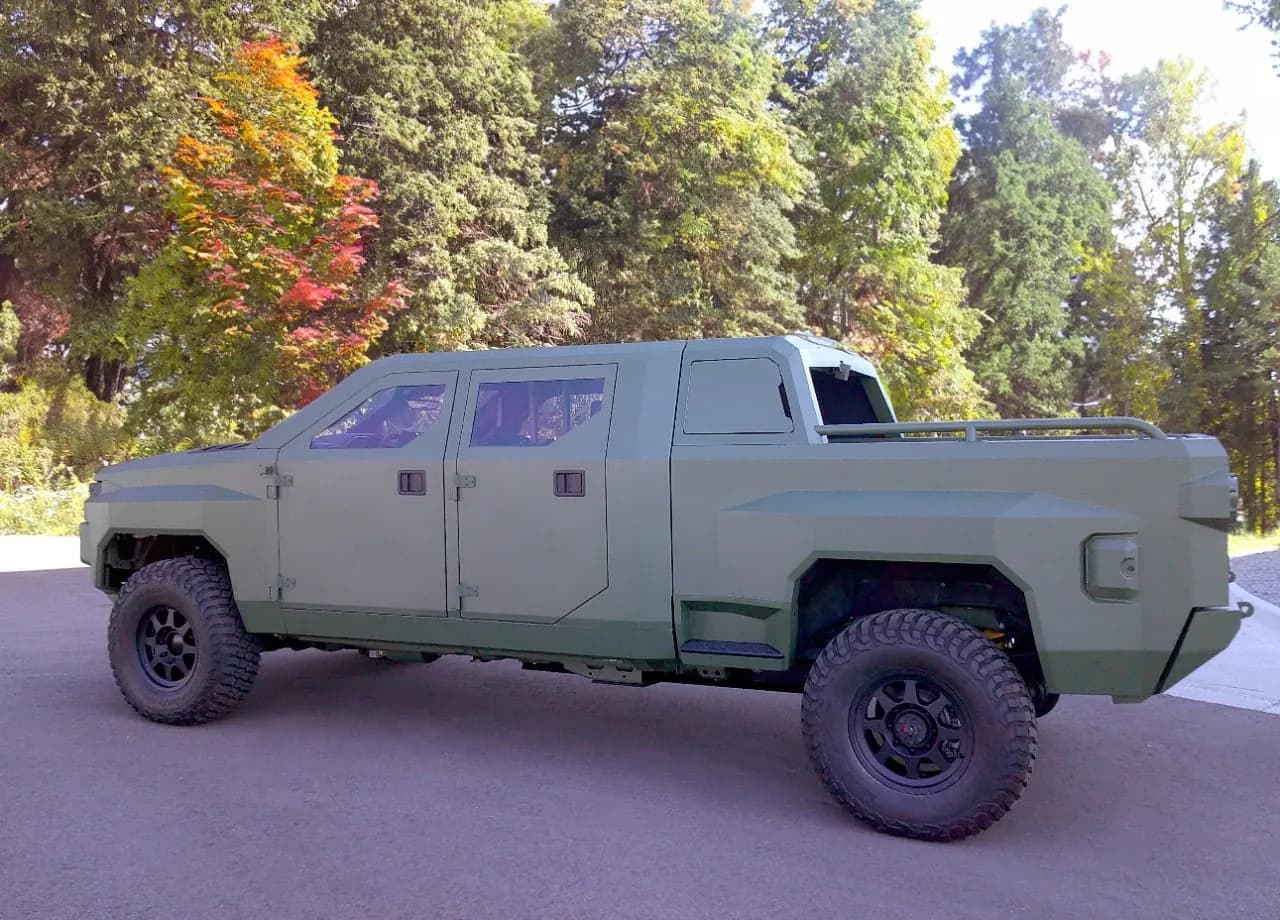 Снимка към „GM Defense подготвя безпилотен Silverado 3500HD за военни изпитания през 2027 г.“