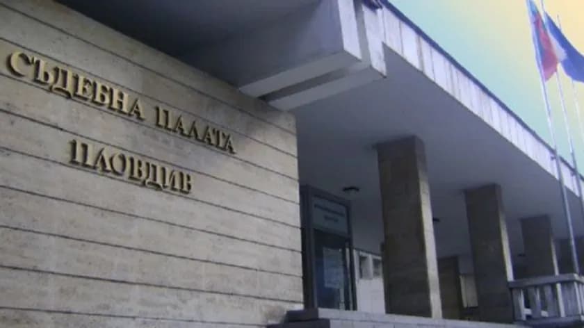 Снимка към „Апелативният съд остави в ареста обвиняемия за убийството на майка си“