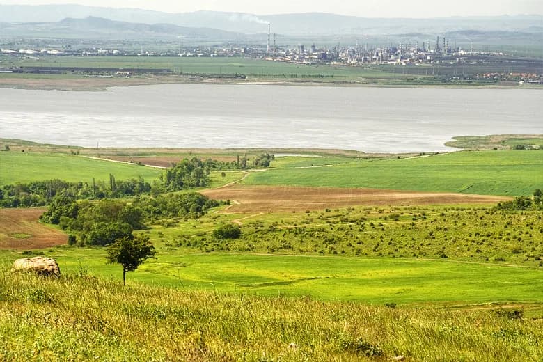 Снимка към „Великобритания удължи лиценза за „Лукойл“ в България до 26 февруари 2027 г.“