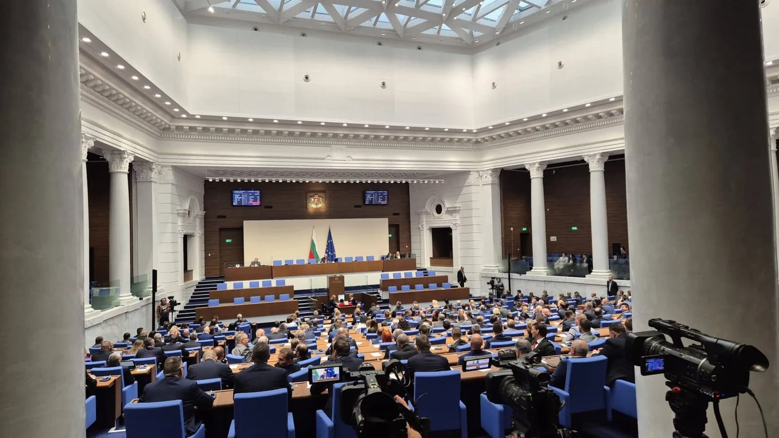 Снимка към „Депутатите изискват изслушване за президентското помилване на Огнян Атанасов“